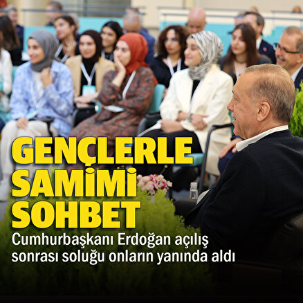 Cumhurbaşkanı Erdoğan kütüphane açılışı sonrası gençlerle buluştu