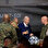 ABD Başkanı Bidendan Şükran Günü etkinliğinde ABD askerlerine yemek servisi