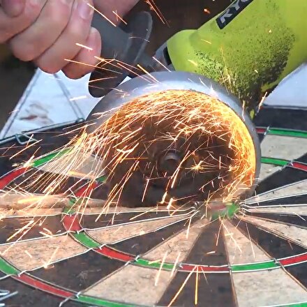 Dart tahtasının içinde ne var?