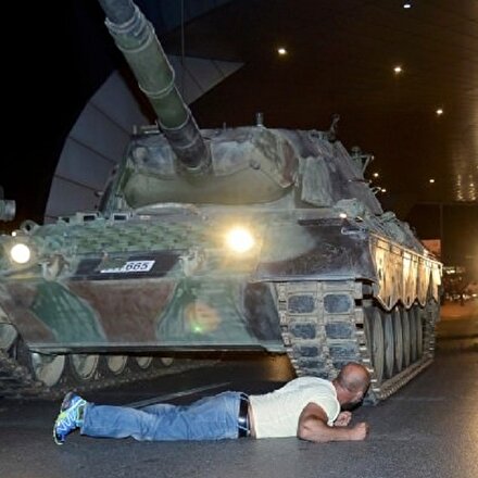 Tankın önüne yatan demokrasi kahramanı konuştu!