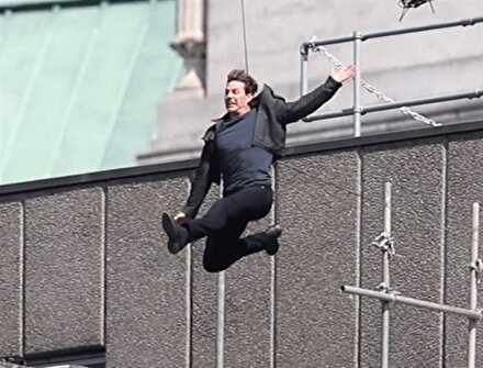 Tom Cruise duvara çakıldı!
