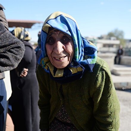 Afrinli Zeynep Ninenin yardımına Mehmetçik koştu