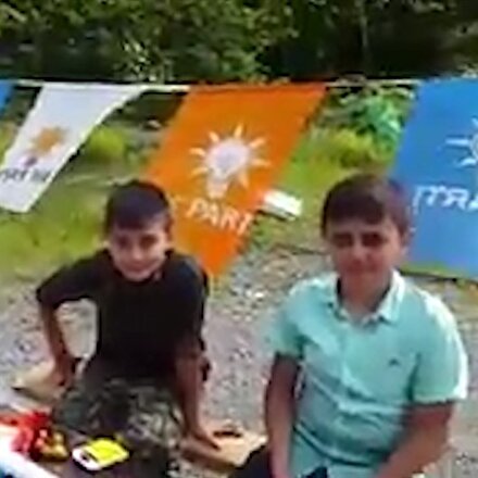 Rizeli küçük çocuklar kendi imkanlarıyla AK Partiye oy topluyor