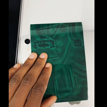 iPadin içini gösteren manyetik kağıt