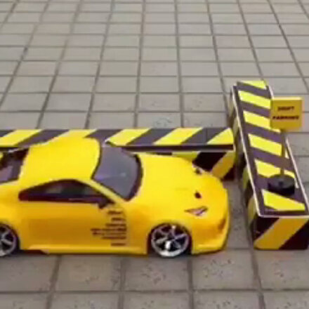 Uzaktan kumandalı araba ile drift yaptı