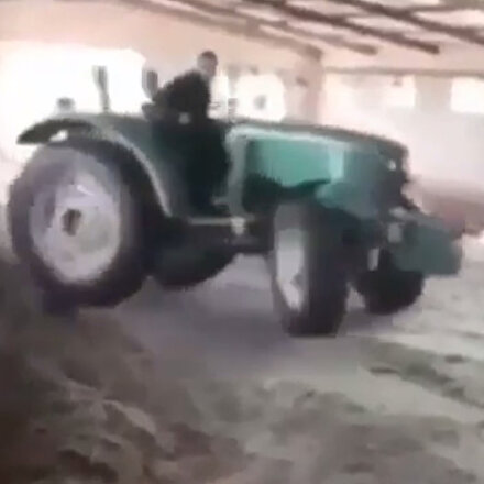 Traktörü ile herkesi kıskandırdı