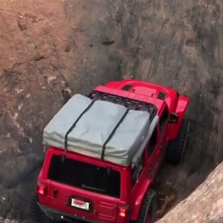 Off road pilotunun girdiği çukur korkuttu