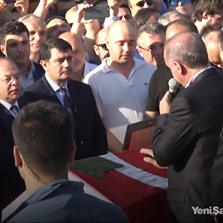 Erdoğan, Erol Olçok’un cenazesinde gözyaşlarını tutamadı