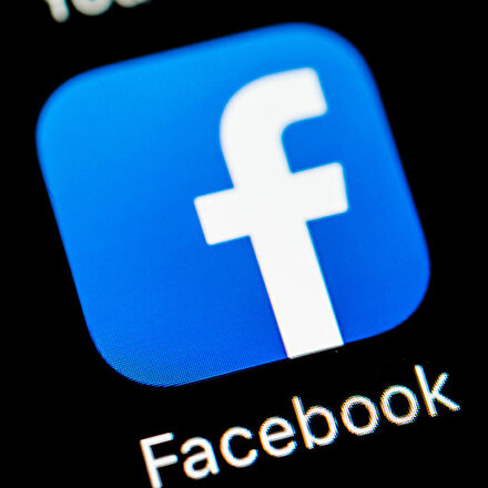 Facebook telefon kamerasından kullanıcıları izliyor