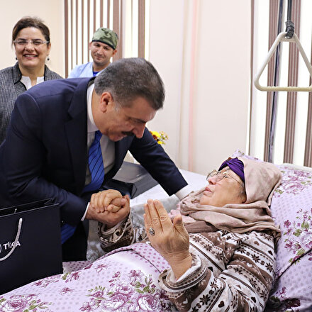 Özbek kadından Bakan Koca’ya duygulandıran sözler: Türkiye her zaman muvaffak olsun
