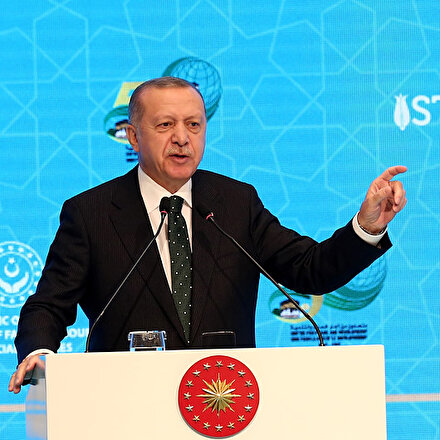 Cumhurbaşkanı Erdoğandan Macronun sözlerine sert tepki: Karşımızda susuyor