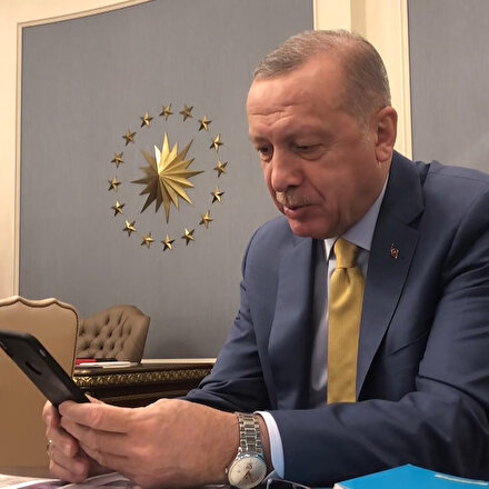 Cumhurbaşkanı Erdoğan evladına kavuşan aileyle konuştu