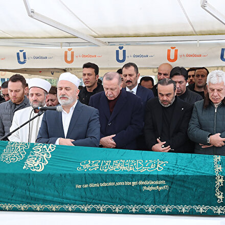 Cumhurbaşkanı Erdoğan aile yakınının cenaze törenine katıldı