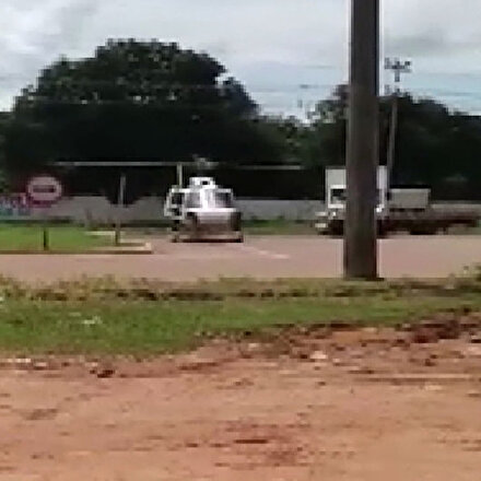 Helikoptere kamyon çarptı