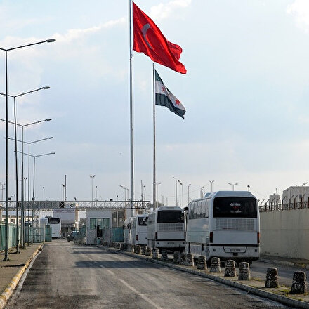 Suriyeli 500 kişi Tel Abyada geri döndü