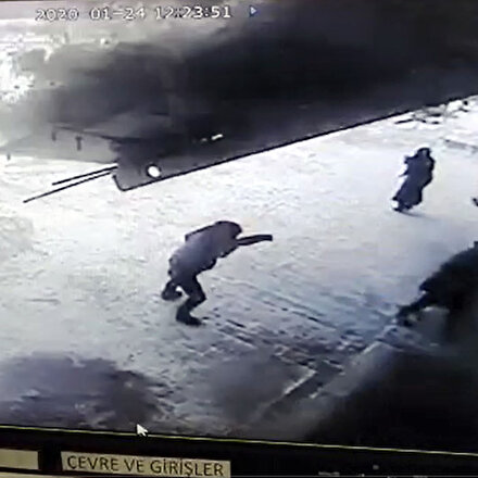 Hastane girişinin çatısı çöktü