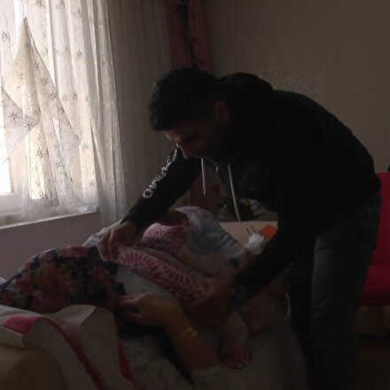 Depremzede anne evladına kavuştu