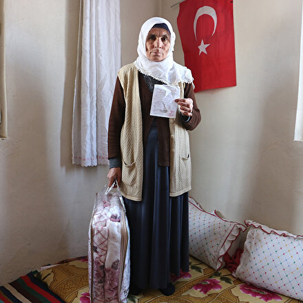 Yalnız yaşayan Ayşe teyze elindeki son parayı depremzedeler için gönderdi
