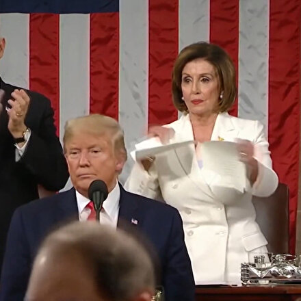 Trumpın konuşma metnini yırttı