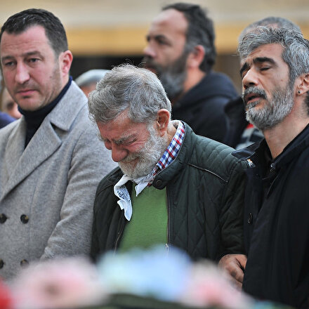 Ahmet Mekin, eşini gözyaşlarıyla son yolculuğuna uğurladı