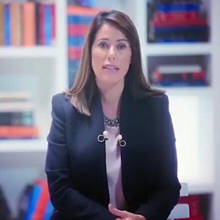 İngiliz sunucu Clare Forestier Kuran-ı Kerimi anlattı: Kitaplığımda duran benzersiz bir kitap var...