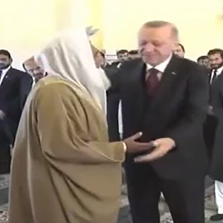 Cuma’da Erdoğan’a “İmamımız ol” ısrarı