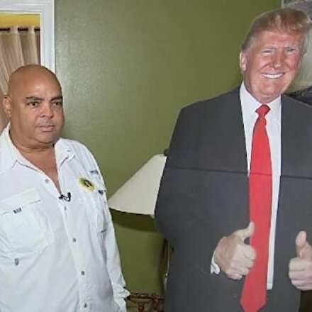 Trumpın maketiyle diyalize giren hasta: Duygusal destek veriyor