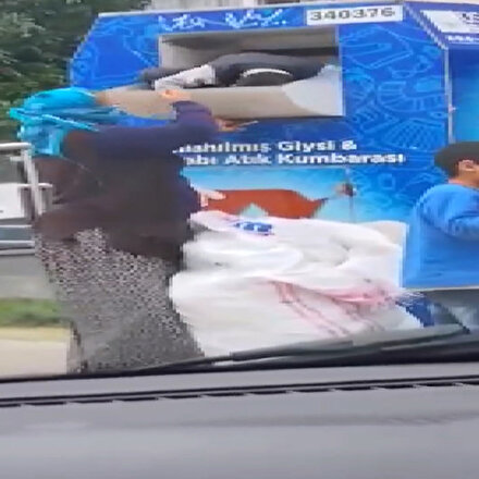 Giysi kumbarasını akılalmaz yöntemle boşalttı