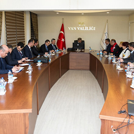 Komşuda koronavirüsten 2 kişi öldü: Vanda acil toplantı yapıldı