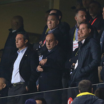 Fenerbahçeli taraftarlar Ali Koçu istifaya çağırdı