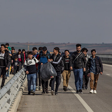 Mülteciler Edirneden Yunanistana koşuyorlar