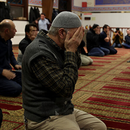 New York ile New Jerseydeki camilerde eller Mehmetçiğe dua için kalktı