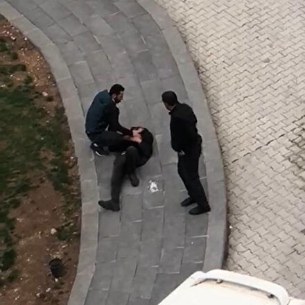 Nöbet geçiren epilepsi hastasına çevredekiler müdahale etti