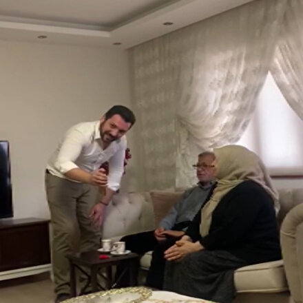 Cep telefonundan canlı bağlantıyla oğluna kız istedi