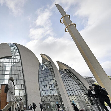 Almanyada İslam dinine bağlı cemaatlere statü tanıyan anlaşma: Müslüman öğrenciler İslam dersi görebilecek
