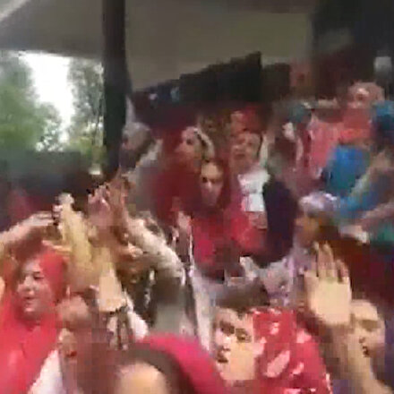 Hindistanda güvenlik güçlerine karşı karantina protestosu