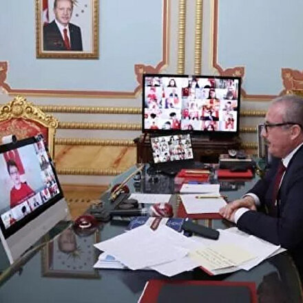 Başkan Şentoptan 11 bin 184 öğrenciye 100. yıl hediyesi