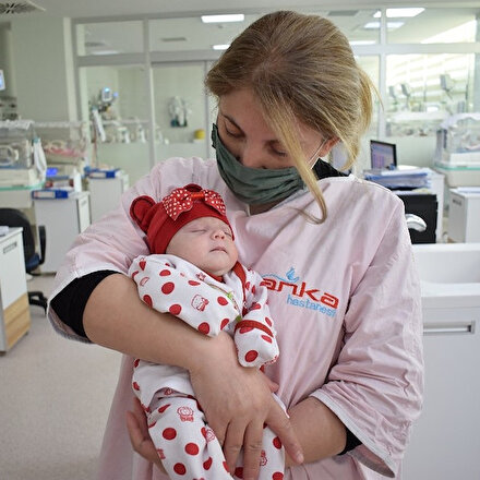 Çöpte bulunan minik mucize: Duru bebek taburcu edildi