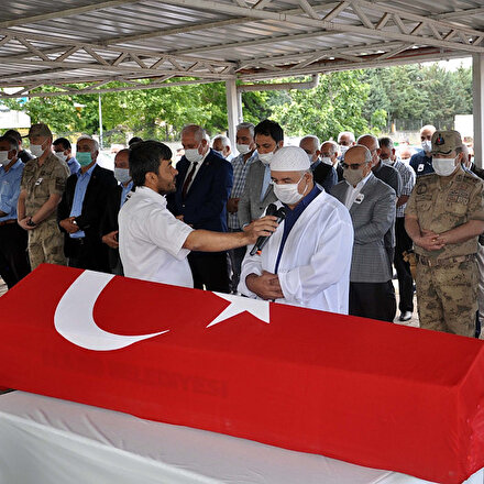 Kalp krizinden vefat eden uzman çavuş, toprağa verildi
