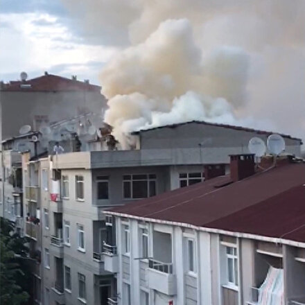 Teras katındaki mangal keyfi yangın çıkardı