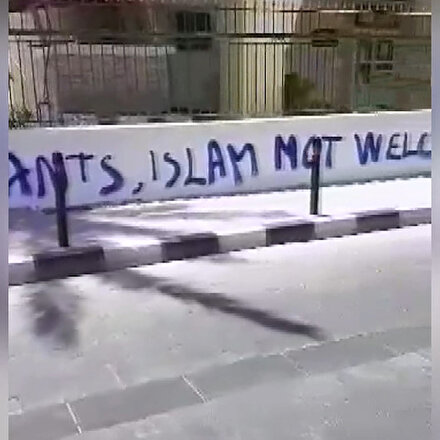 Güney Kıbrısta bulunan Köprülü Camisine çirkin saldırı