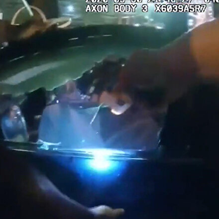 Polisin eylemcilere elektroşokla müdahalesi kamerada