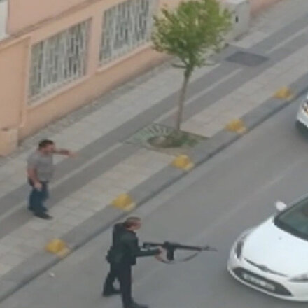 Tüfekle etrafa ateş açan saldırganı polis etkisiz hale getirdi