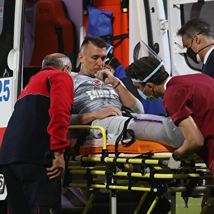 Galatasarayda Muslera şoku: Altı ay sahalardan uzak kalacak