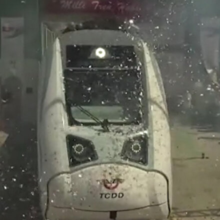 Yerli ve milli ilk elektrikli tren raylar üstünde görücüye çıktı: Fabrika testleri Sakaryada başladı
