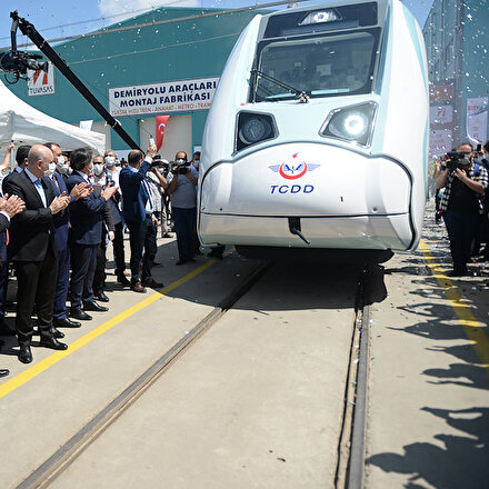 Türkiye adını raylara yazdırıyor: Milli tren ilk testine çıktı