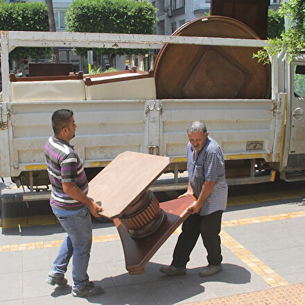 CHPli belediye başkanıın makam odası borcundan dolayı haczedildi