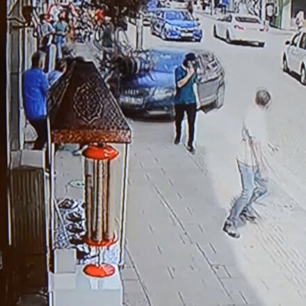 Orduda kontrolden çıkan araç, yayaların arasına daldı