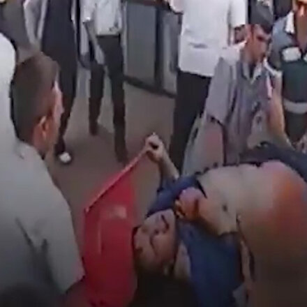 Sağlık Bakanı Fahrettin Kocadan 15 Temmuz paylaşımı: Yaralı halde bayrağı elinden bırakmadı