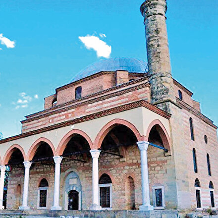 Yunanistandaki Kurşunlu Camii’ne çirkin saldırı